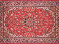 krasnuy-kover-s-usorom
